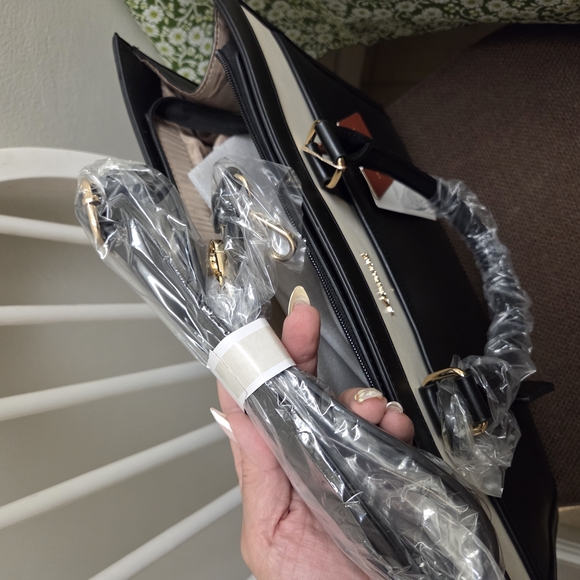 Lovevook Black and Cream Women's Bag - Picture 4 of 6